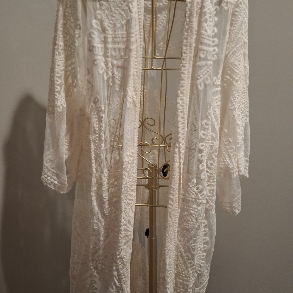 Elegant Cream Lace Kimono